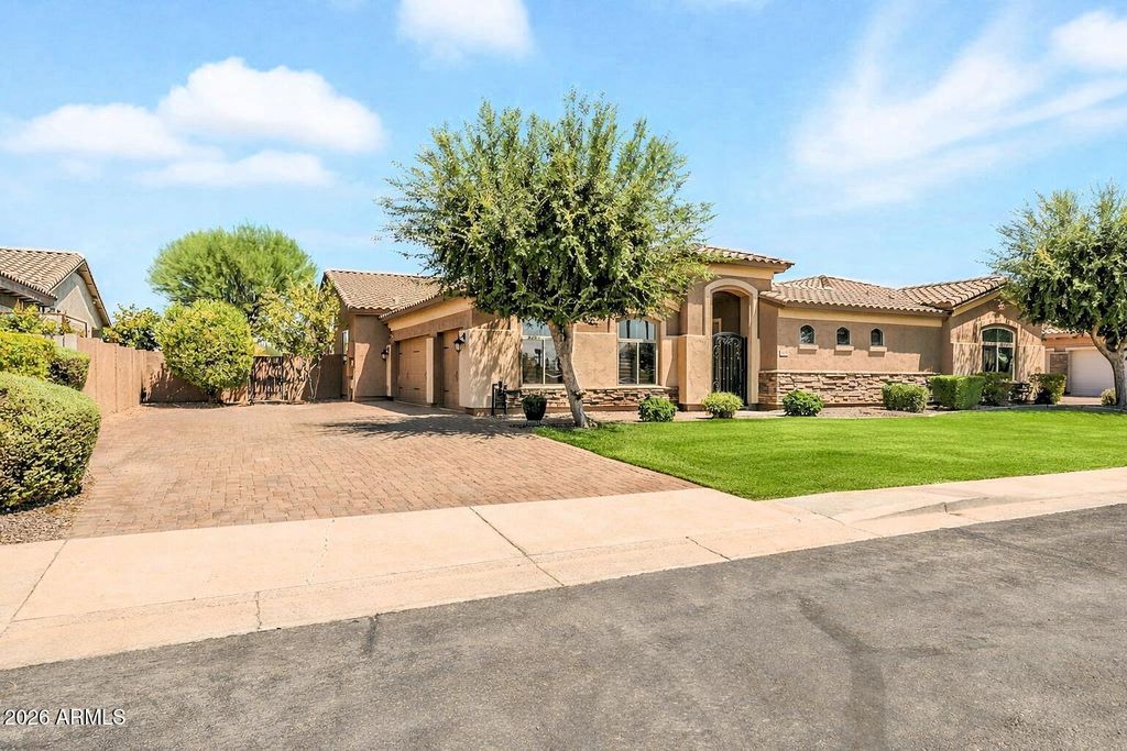 633 S PARKCREST Street, Gilbert, AZ 85296