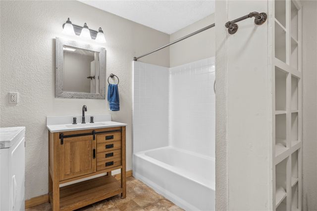 239 Wildwood Avenue, Elm Mott, TX 76640