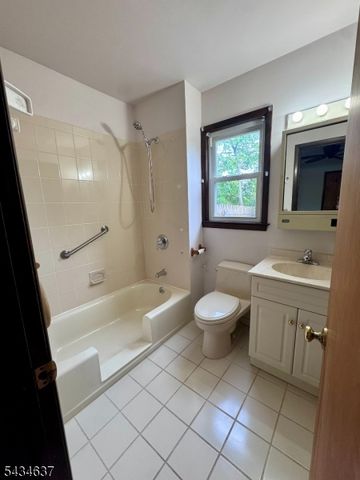 14 Berwick Way, Piscataway Twp., NJ 08854