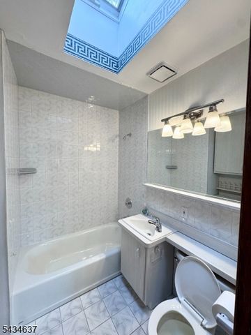 14 Berwick Way, Piscataway Twp., NJ 08854