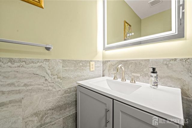 21 Crestview Drive, South Brunswick, NJ 08824