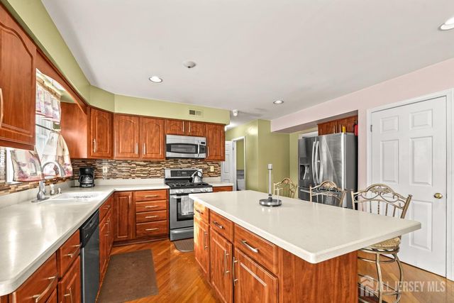 21 Crestview Drive, South Brunswick, NJ 08824