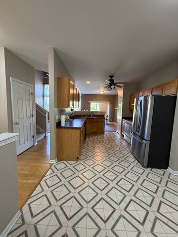 764 Panorama Court, Aurora, IL 60502