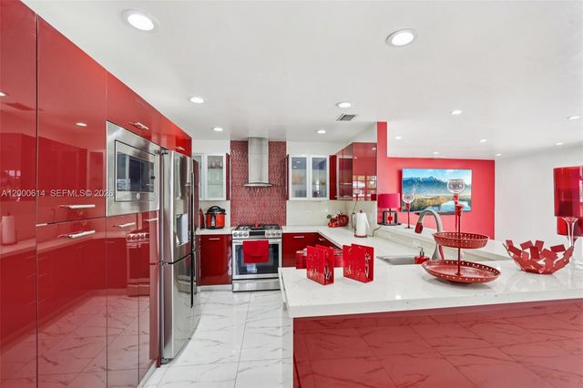 1900 SW 87th Ct, Miami, FL 33165