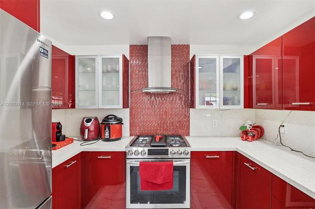 1900 SW 87th Ct, Miami, FL 33165