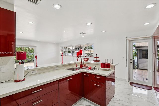 1900 SW 87th Ct, Miami, FL 33165