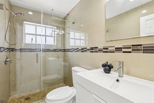 1900 SW 87th Ct, Miami, FL 33165