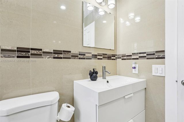 1900 SW 87th Ct, Miami, FL 33165