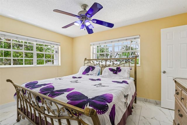 1900 SW 87th Ct, Miami, FL 33165