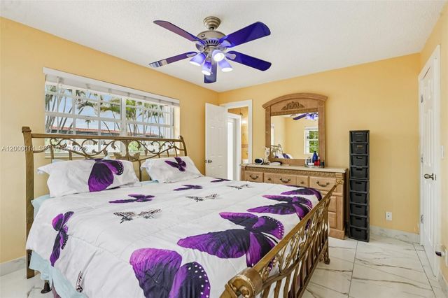 1900 SW 87th Ct, Miami, FL 33165