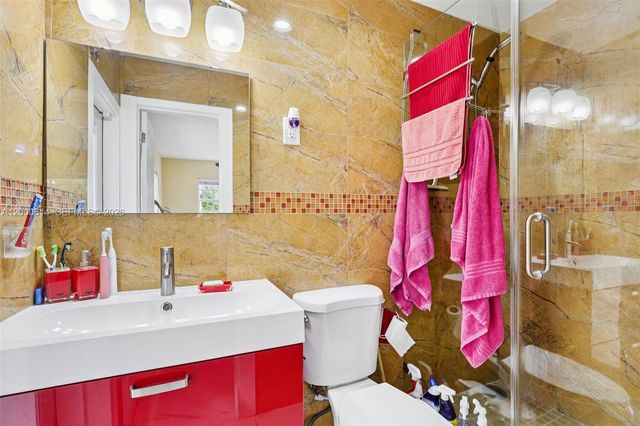 1900 SW 87th Ct, Miami, FL 33165