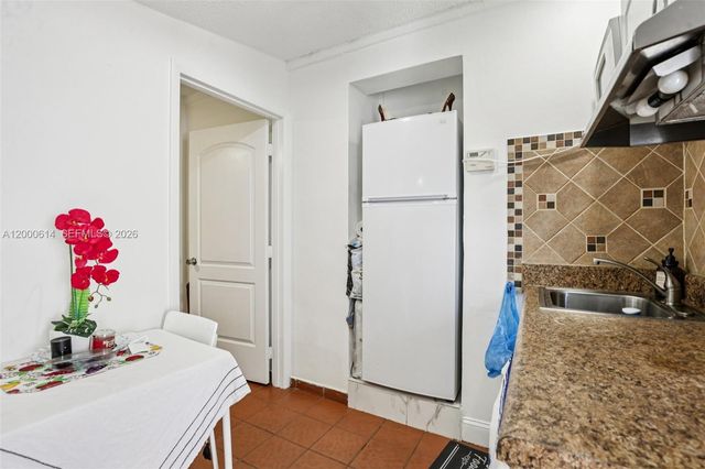 1900 SW 87th Ct, Miami, FL 33165