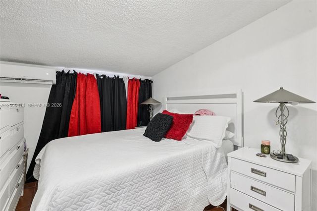 1900 SW 87th Ct, Miami, FL 33165