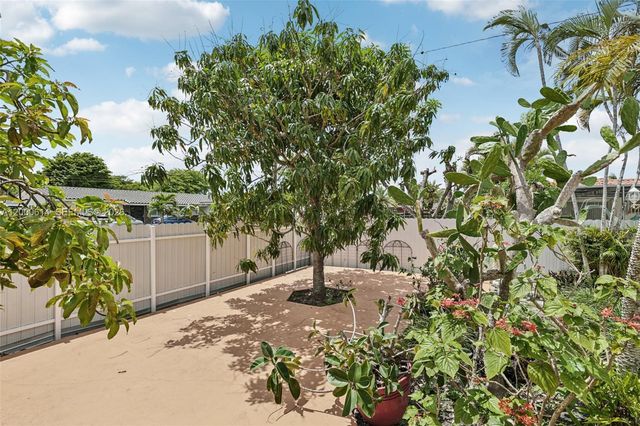 1900 SW 87th Ct, Miami, FL 33165