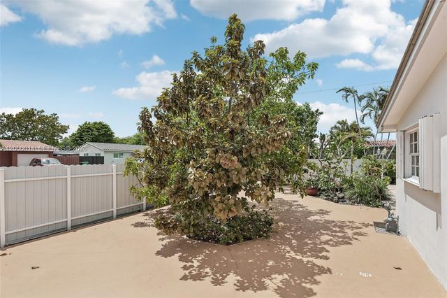 1900 SW 87th Ct, Miami, FL 33165