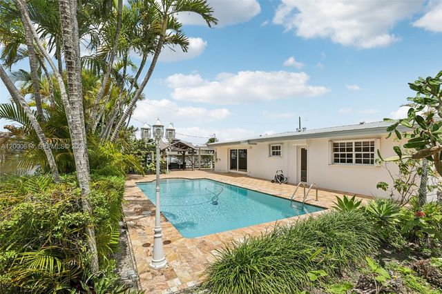 1900 SW 87th Ct, Miami, FL 33165