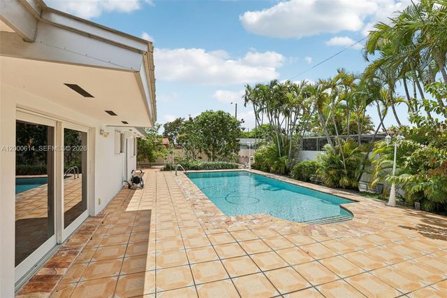 1900 SW 87th Ct, Miami, FL 33165