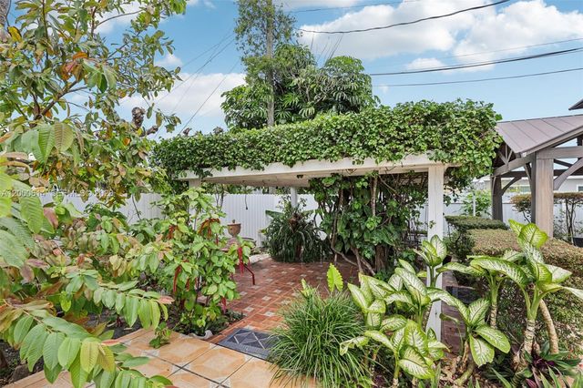 1900 SW 87th Ct, Miami, FL 33165