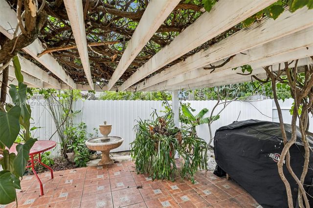 1900 SW 87th Ct, Miami, FL 33165