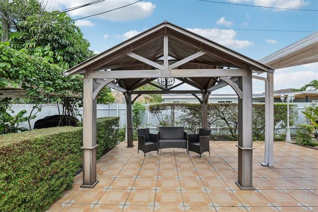 1900 SW 87th Ct, Miami, FL 33165