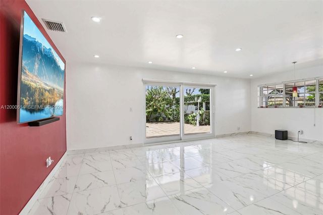 1900 SW 87th Ct, Miami, FL 33165