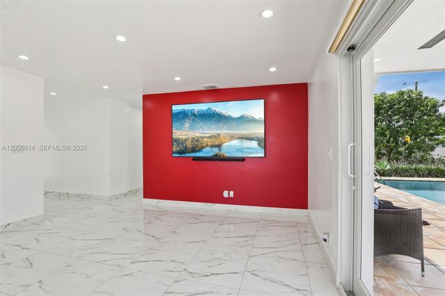 1900 SW 87th Ct, Miami, FL 33165