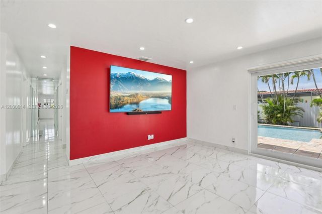 1900 SW 87th Ct, Miami, FL 33165