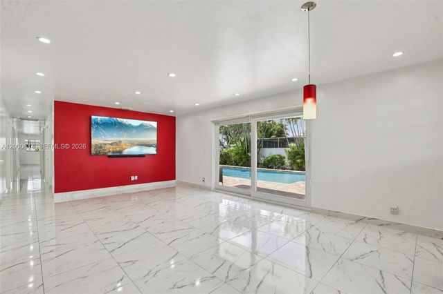 1900 SW 87th Ct, Miami, FL 33165