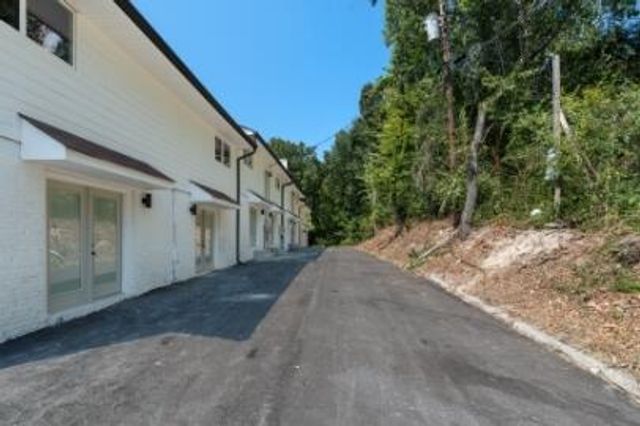 400 Gallery Lane E1, Hixson, TN 37343