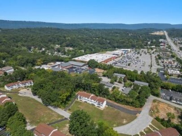 400 Gallery Lane E1, Hixson, TN 37343