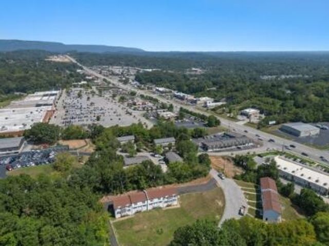 400 Gallery Lane E1, Hixson, TN 37343