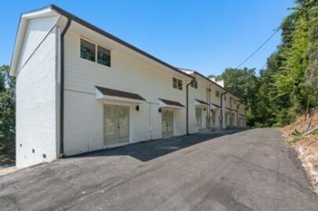 400 Gallery Lane E1, Hixson, TN 37343