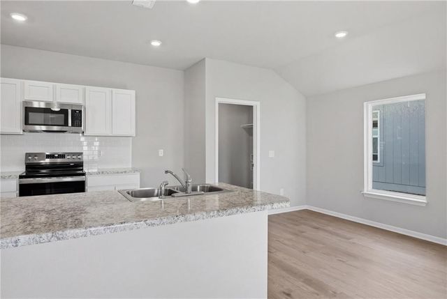 20343 W 195th Street, Spring Hill, KS 66083