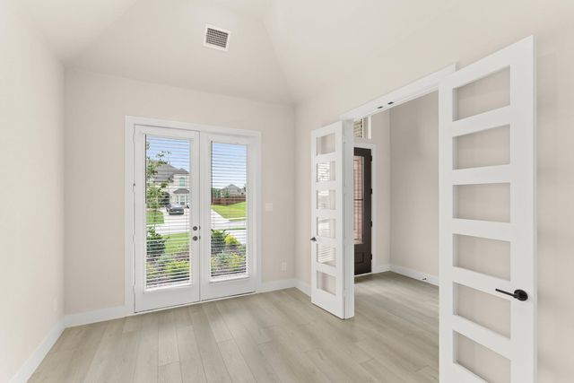 513 Pond Springs Drive, Desoto, TX 75115