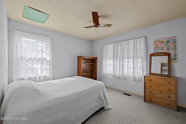 914 Harrell Drive, Morehead City, NC 28557