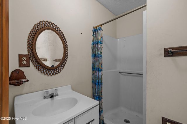 914 Harrell Drive, Morehead City, NC 28557