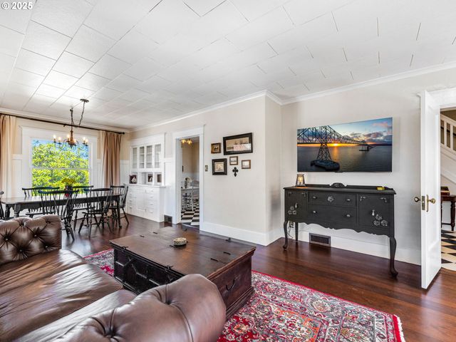 192 W EXCHANGE St, Astoria, OR 97103