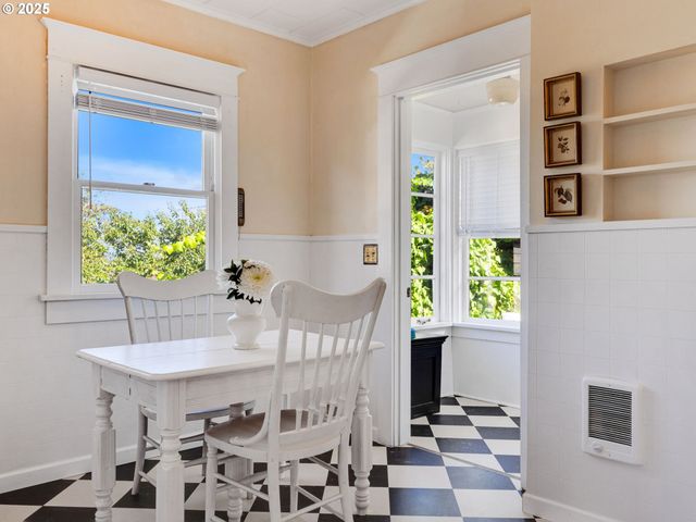 192 W EXCHANGE St, Astoria, OR 97103