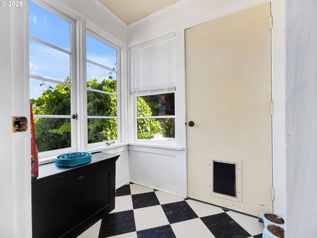 192 W EXCHANGE St, Astoria, OR 97103