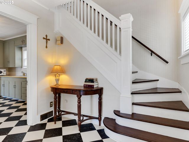 192 W EXCHANGE St, Astoria, OR 97103