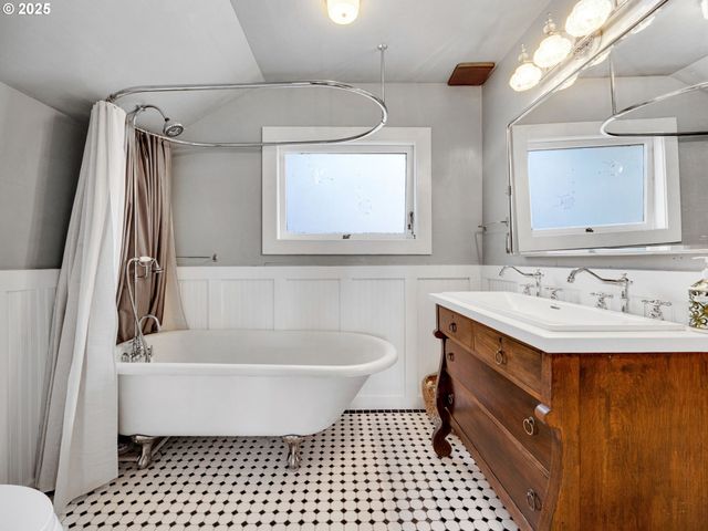 192 W EXCHANGE St, Astoria, OR 97103