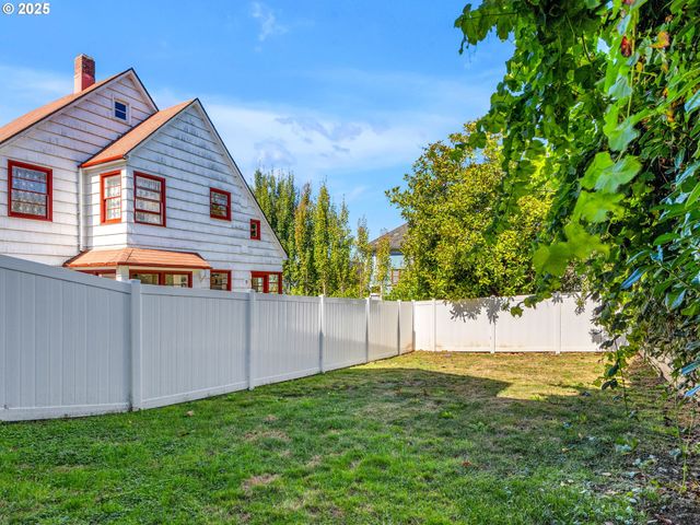 192 W EXCHANGE St, Astoria, OR 97103