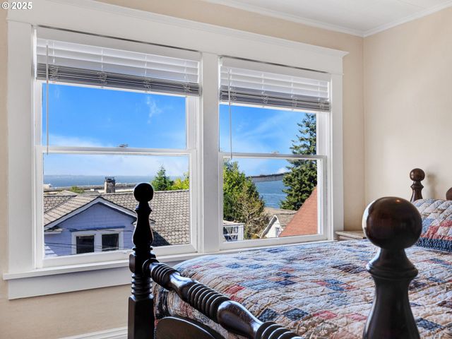 192 W EXCHANGE St, Astoria, OR 97103