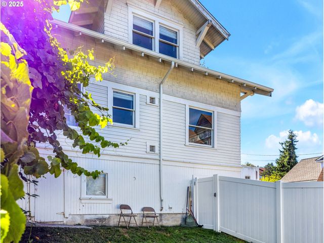 192 W EXCHANGE St, Astoria, OR 97103