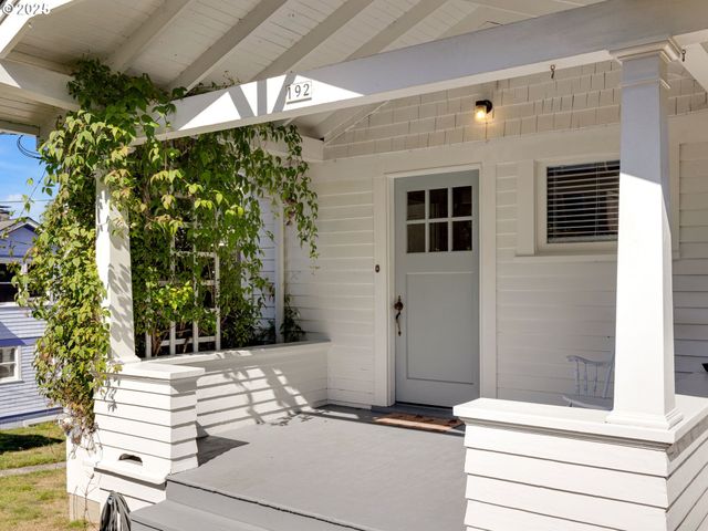 192 W EXCHANGE St, Astoria, OR 97103