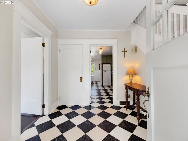 192 W EXCHANGE St, Astoria, OR 97103