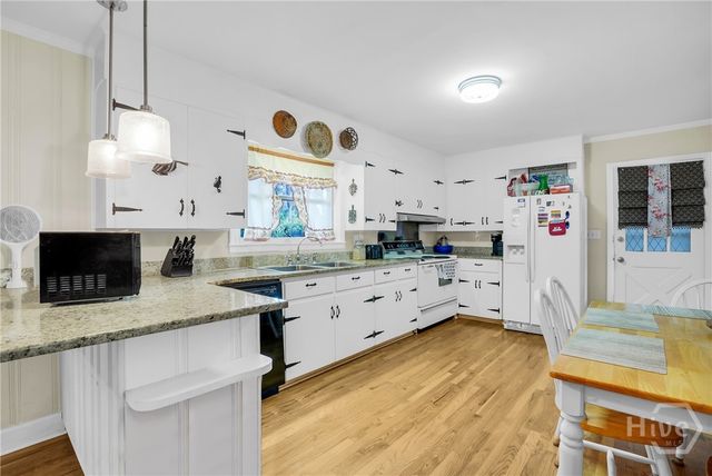 97 Azalea Avenue, Savannah, GA 31408