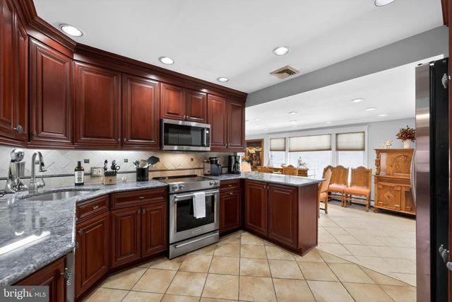 821 BEVERLY RD, Rydal, PA 19046
