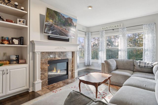 323 Saint Annes Parkway, Hudson, WI 54016