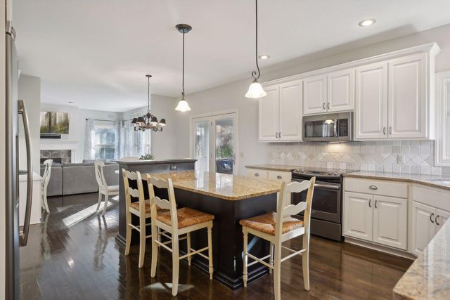 323 Saint Annes Parkway, Hudson, WI 54016